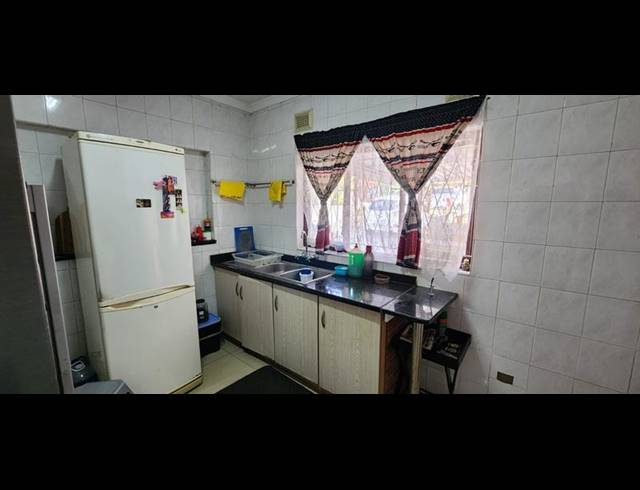 6 BEDROOM HOUSE FOR SALE IN CRAIGIEBURN